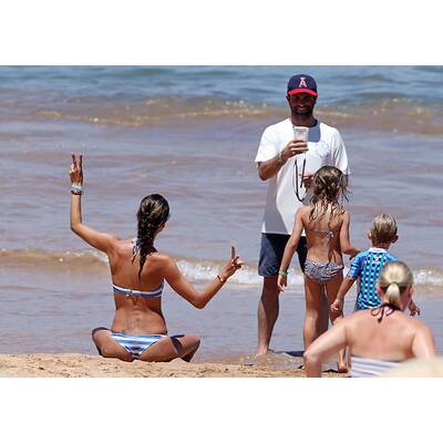 Alessandra Ambrosio: Mit Familie am Strand