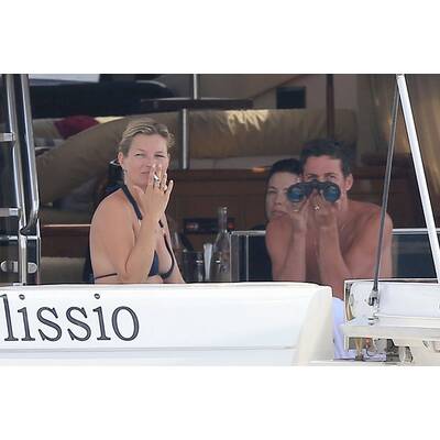 Kate Moss raucht im Yachturlaub