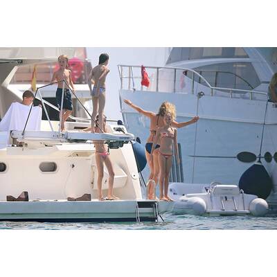 Kate Moss raucht im Yachturlaub
