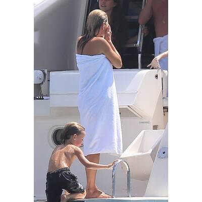 Kate Moss raucht im Yachturlaub