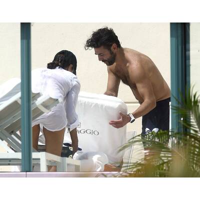 Eva Longoria & José Baston relaxen am Pool