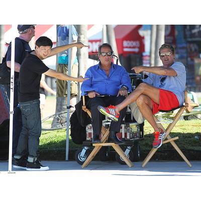 David Hasselhoff wieder in roter Badehose