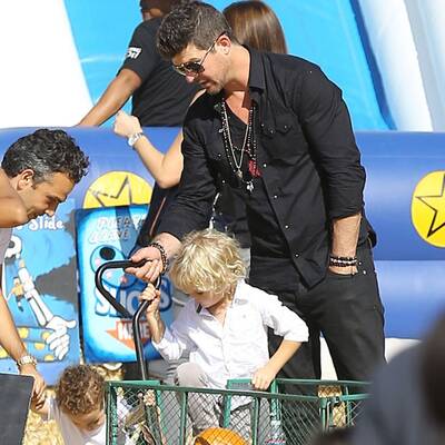 Robin Thicke & Julian: Vater-Sohn-Tag bei Mr. Bones