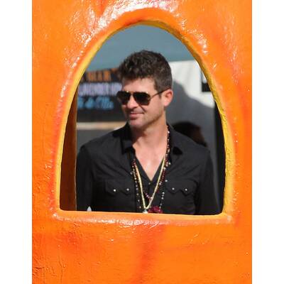 Robin Thicke & Julian: Vater-Sohn-Tag bei Mr. Bones