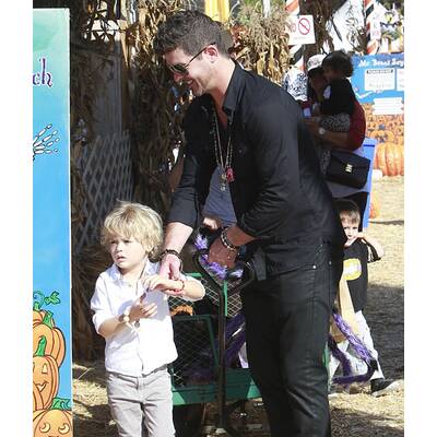 Robin Thicke & Julian: Vater-Sohn-Tag bei Mr. Bones