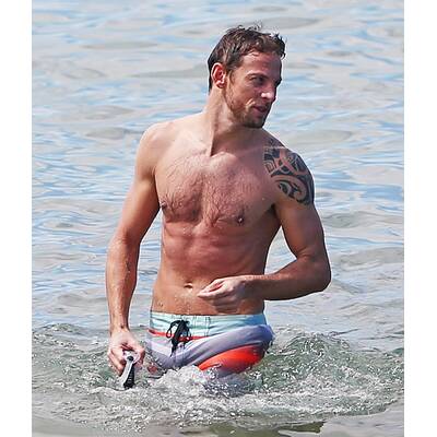 Sexy Jenson Button urlaubt mit Verlobter Jessica Michibata