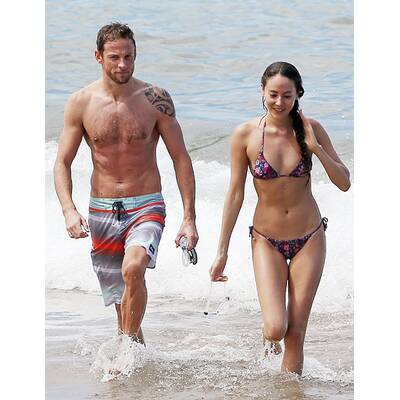 Sexy Jenson Button urlaubt mit Verlobter Jessica Michibata
