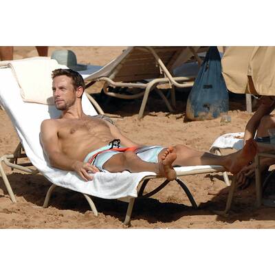 Sexy Jenson Button urlaubt mit Verlobter Jessica Michibata