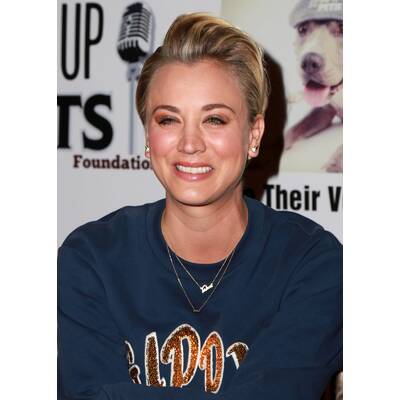 Kaley Cuoco Stand up for pits