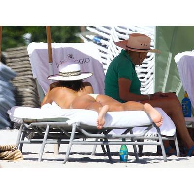 Eva Longoria zeigt heißen Bikini-Body