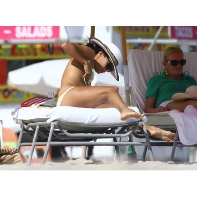 Eva Longoria zeigt heißen Bikini-Body