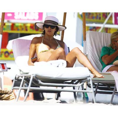 Eva Longoria zeigt heißen Bikini-Body