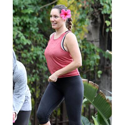 Kelly Brook macht sich nass
