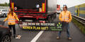 Klima-Kleber blockieren Westautobahn in St. Pölten
