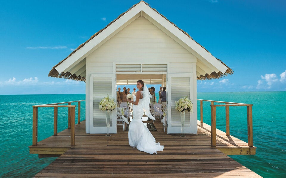 Sandals Resorts International (SRI)