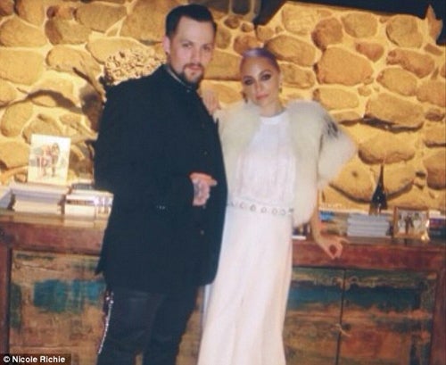 Neuer Haarstyle: Nicole Richie in Lila Laune