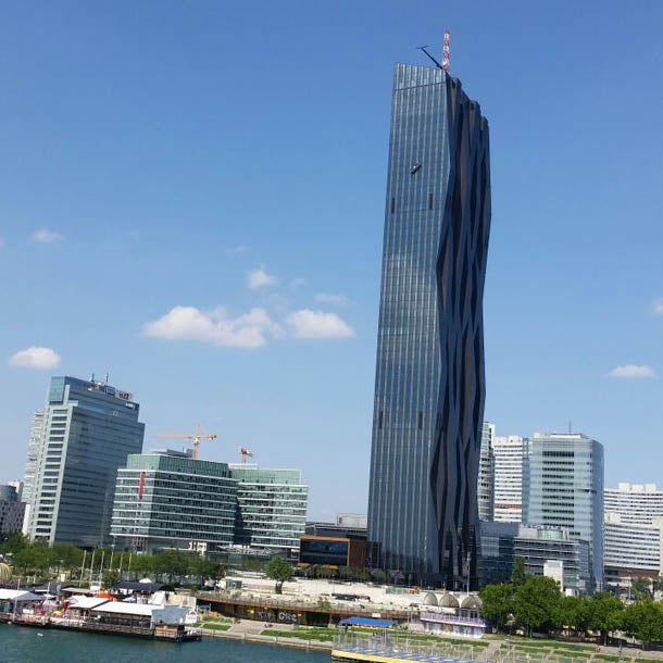 DC Tower: Fensterputzer gerettet