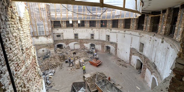 Parlament: 1. Blick auf die Baustelle