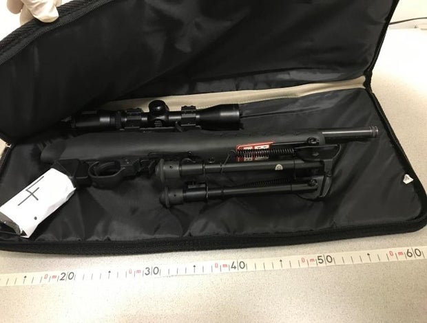 Waffenbesitzer soll Freundin tyrannisiert haben