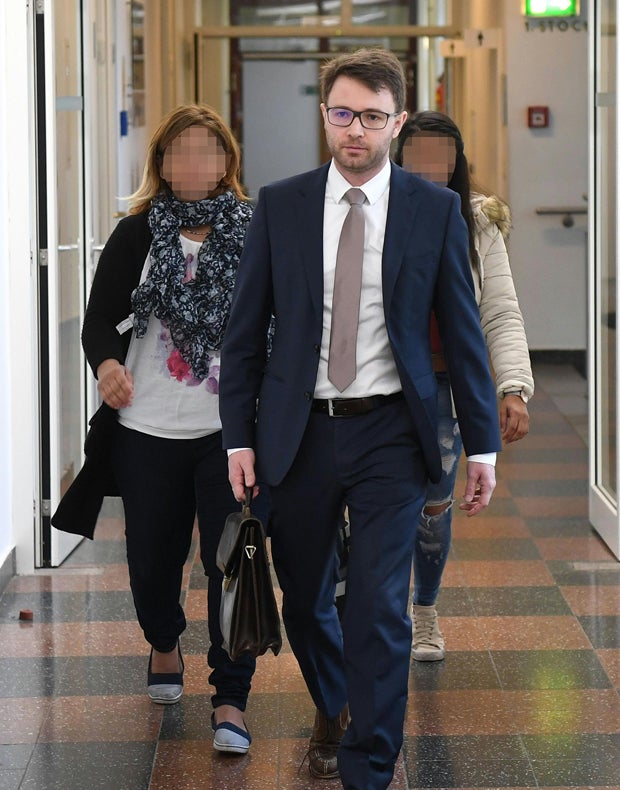 Manipulierte Deutschtests - Bedingte Haftstrafen für Ex-Prüferin