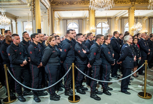 Jubel für Helden von Notre-Dame