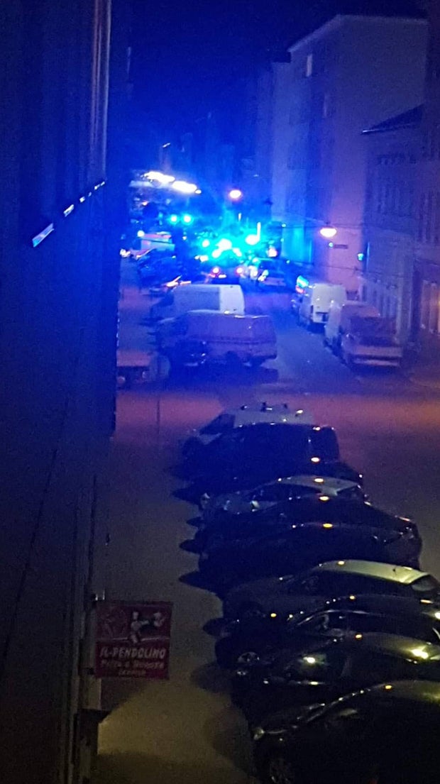 Brand nach Verpuffung in Wohnhaus: 15 Personen evakuiert