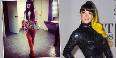 Backstage: Lily Allen zeigt sich (fast) nackt