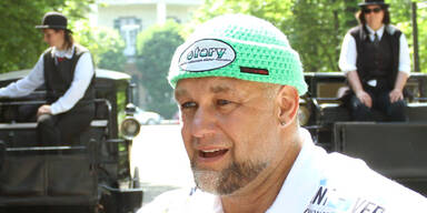 Kraftlackl zog zwölf Fiaker im Wiener Prater