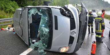 Horror-Crash auf A2: Mutter und Kind tot