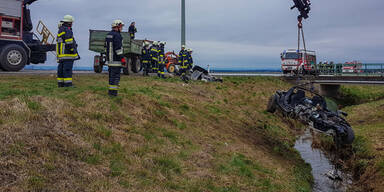 Sportwagen bei Horror-Unfall vollkommen zerfetzt