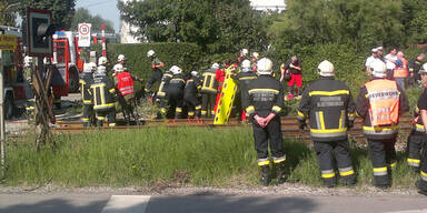 Klosterneuburg: Pkw stieß gegen Zug