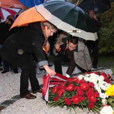 Kranzniederlegung am Grab von Jörg Haider