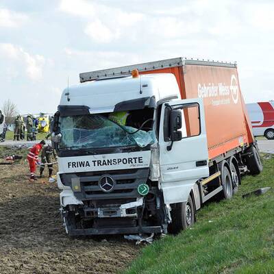 Bilder vom Schulbusunfall in Schwand