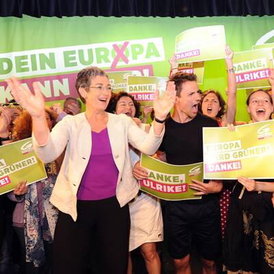 Lunacek bei der Stimmabgabe in Wien