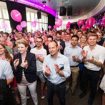 NEOS-Spitzenkandidaten Angelika Mlinar bei der Stimmabgabe in Wien.