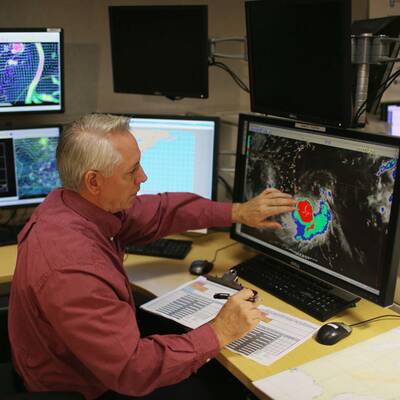 Wann trifft Arthur auf Land?