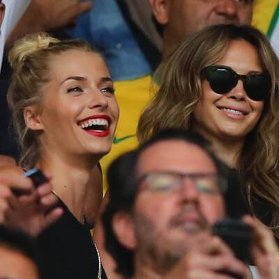 Deutsche Spielerfrauen feiern ausgiebig