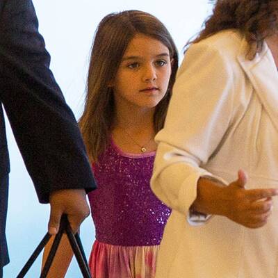 Katie Holmes & Tochter Suri am Flughafen