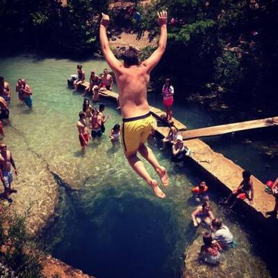 Irrer Sprung ins Wasserloch