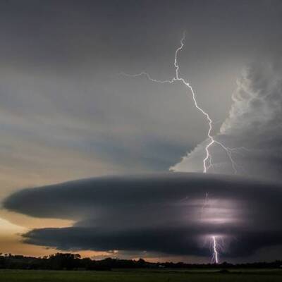 Blitz durchbricht Superzelle