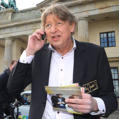 Walter Freiwald: Voller Einsatz beim Flyer-Verteilen