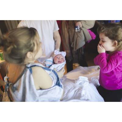 Wenn Kids ihre Geschwister zum ersten Mal sehen