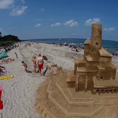Weltgrößte Sandburg auf Rügen errichtet