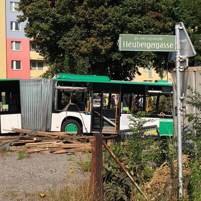 Graz: Zug kollidiert mit Bus