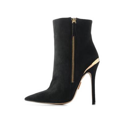 Erster Blick auf Madonnas Schuh-Kollektion die ab jetzt bei Selfirdges erhältlich ist 