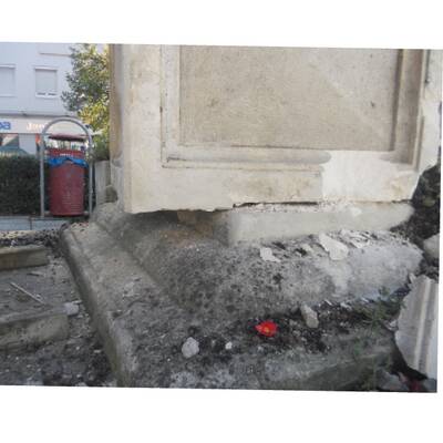 und seitlich auf die  Ladefläche gelegt.