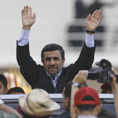 Ahmadinejad und Castro erweisen letzte Ehre