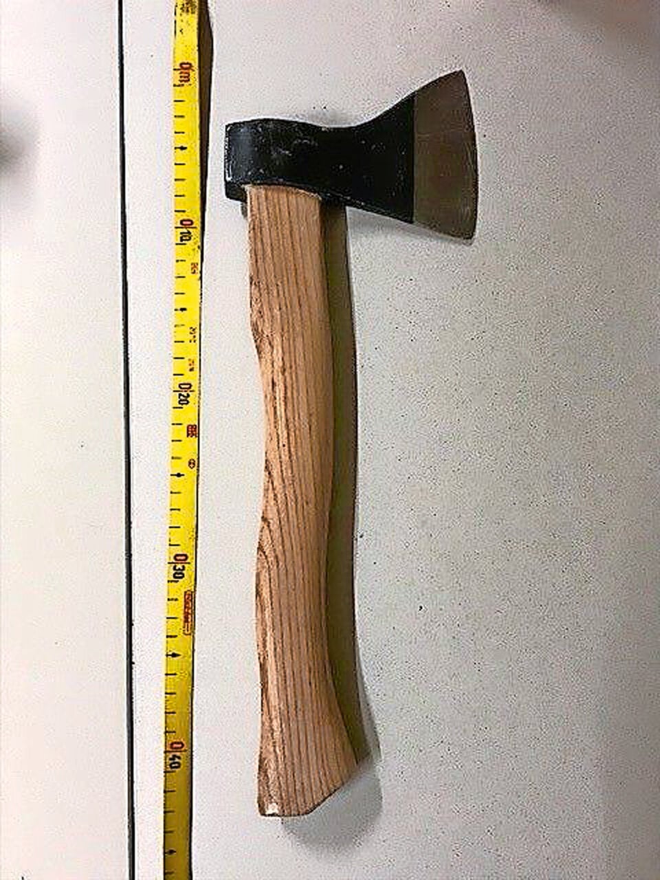 Süchtiger bedrohte Nachbarn bei Streit mit Axt