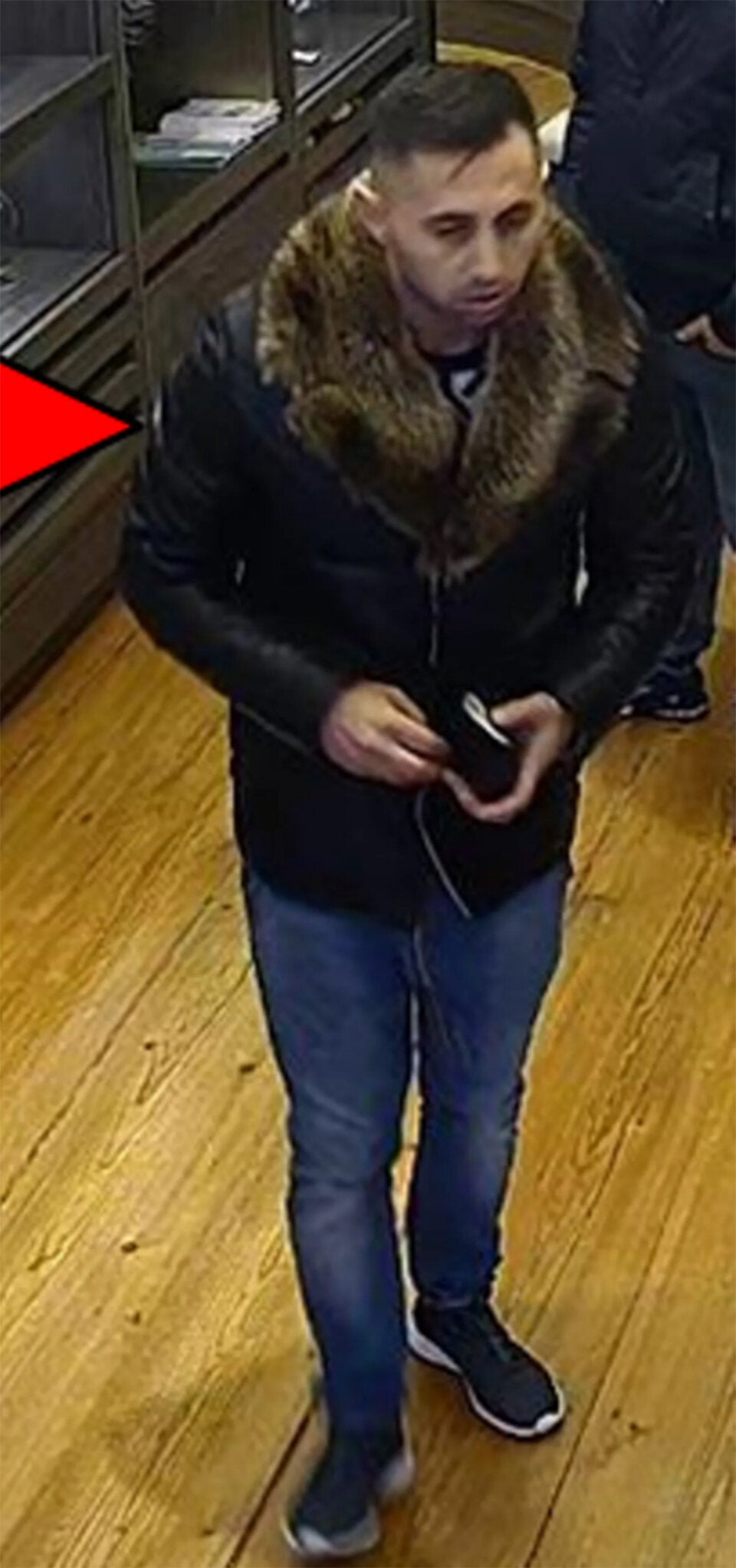 Fahndung nach Trick-Dieben: Wer kennt diese Männer?