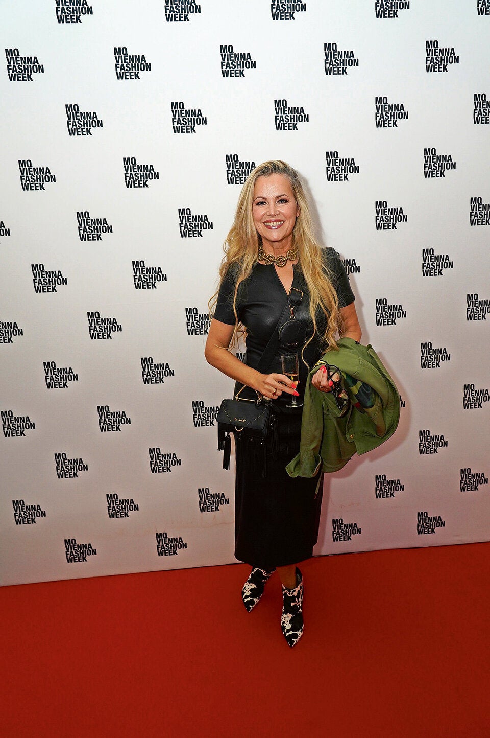 Masken-Show bei Modewoche